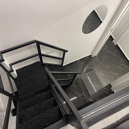 Lux House Naples Airport Hotel ภายนอก รูปภาพ