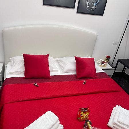 Lux House Naples Airport Hotel ภายนอก รูปภาพ
