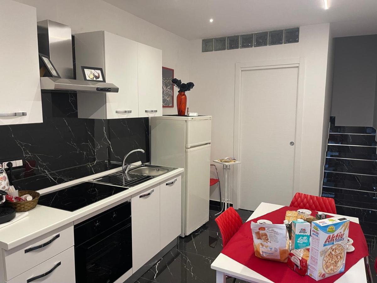 Lux House Naples Airport Hotel ภายนอก รูปภาพ