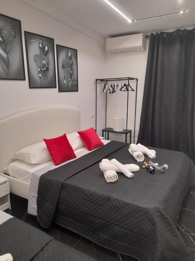 Lux House Naples Airport Hotel ภายนอก รูปภาพ