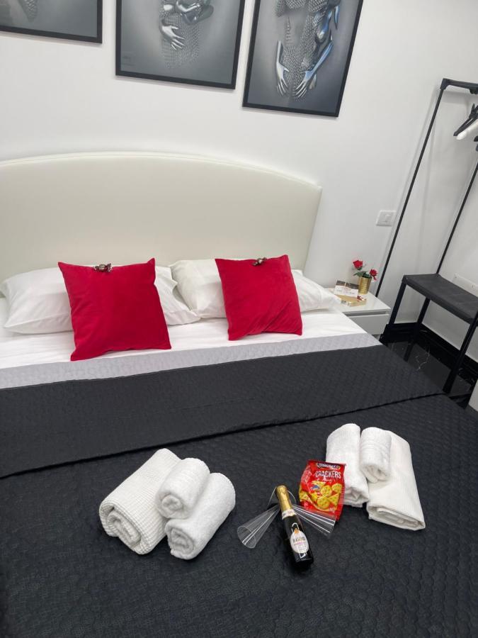 Lux House Naples Airport Hotel ภายนอก รูปภาพ
