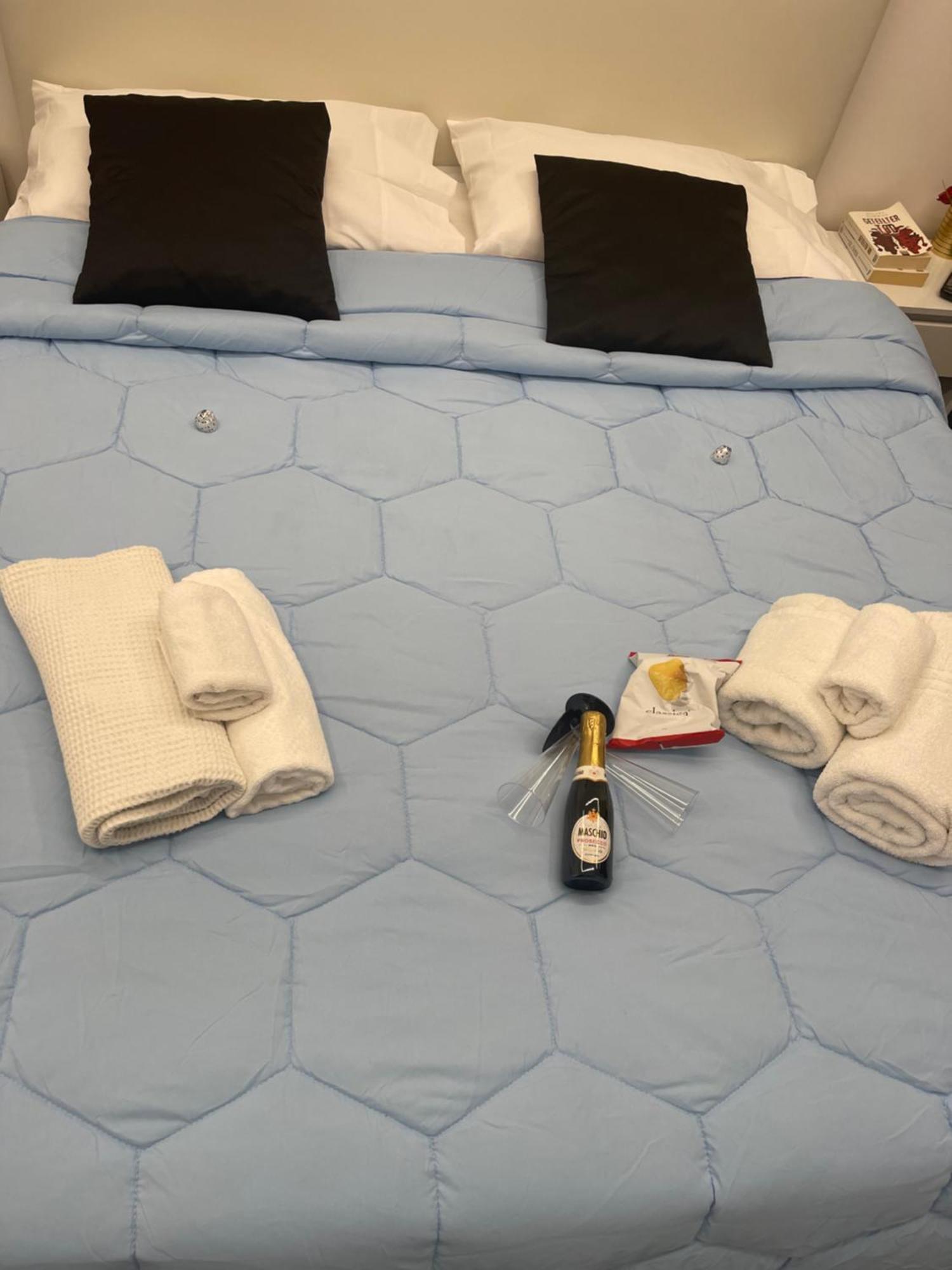 Lux House Naples Airport Hotel ภายนอก รูปภาพ