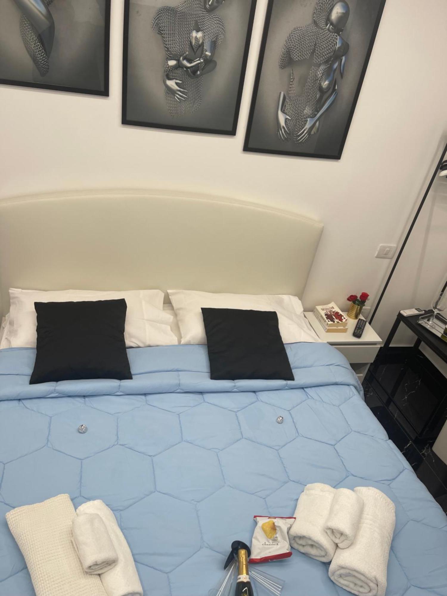Lux House Naples Airport Hotel ภายนอก รูปภาพ