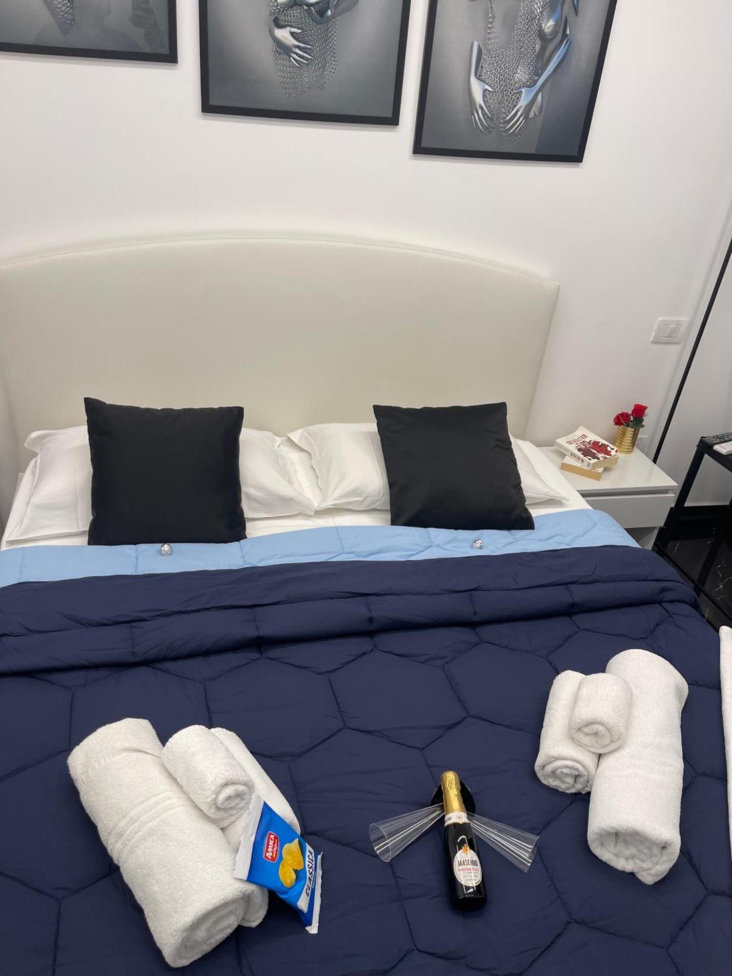 Lux House Naples Airport Hotel ภายนอก รูปภาพ