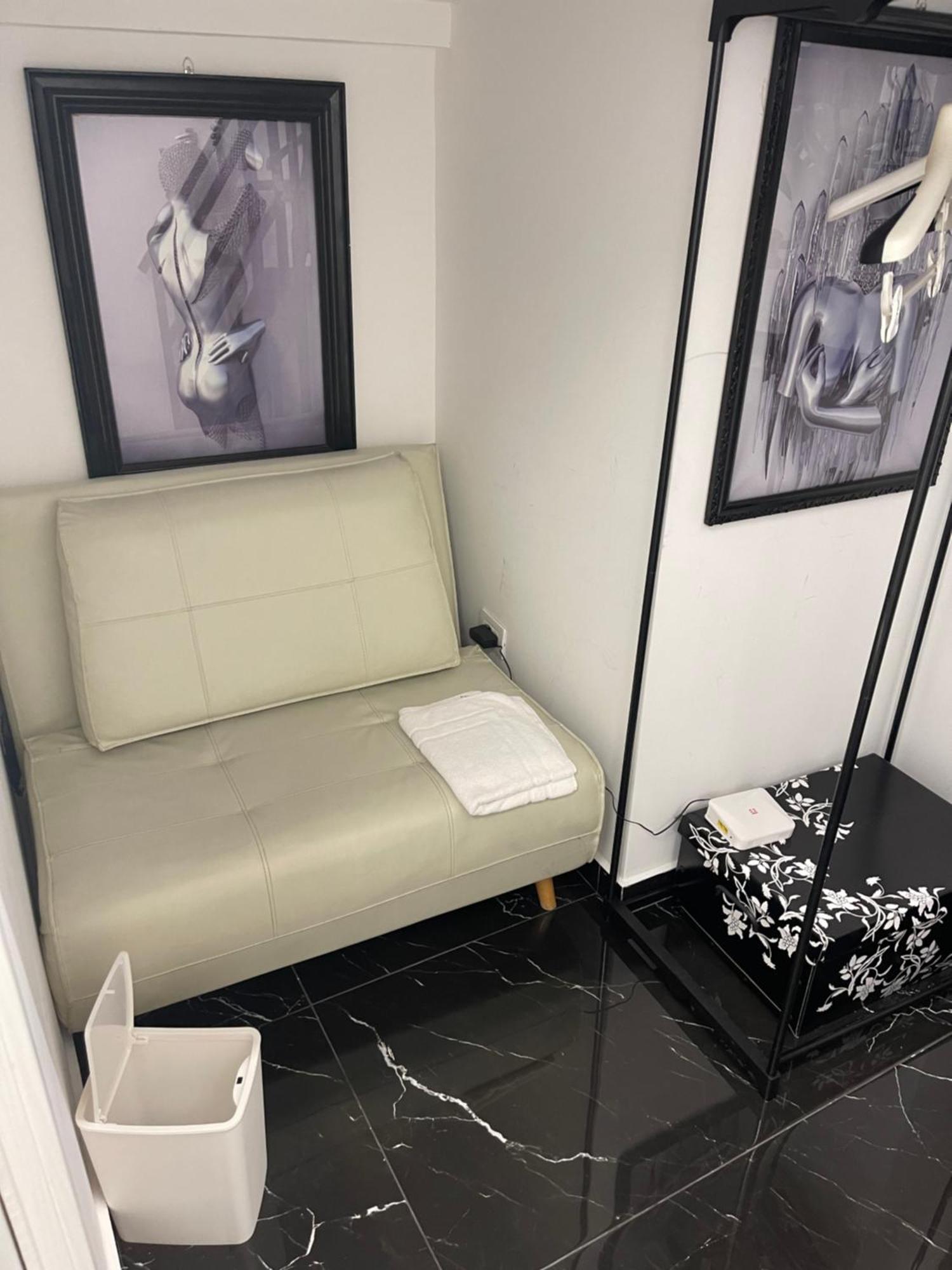 Lux House Naples Airport Hotel ภายนอก รูปภาพ