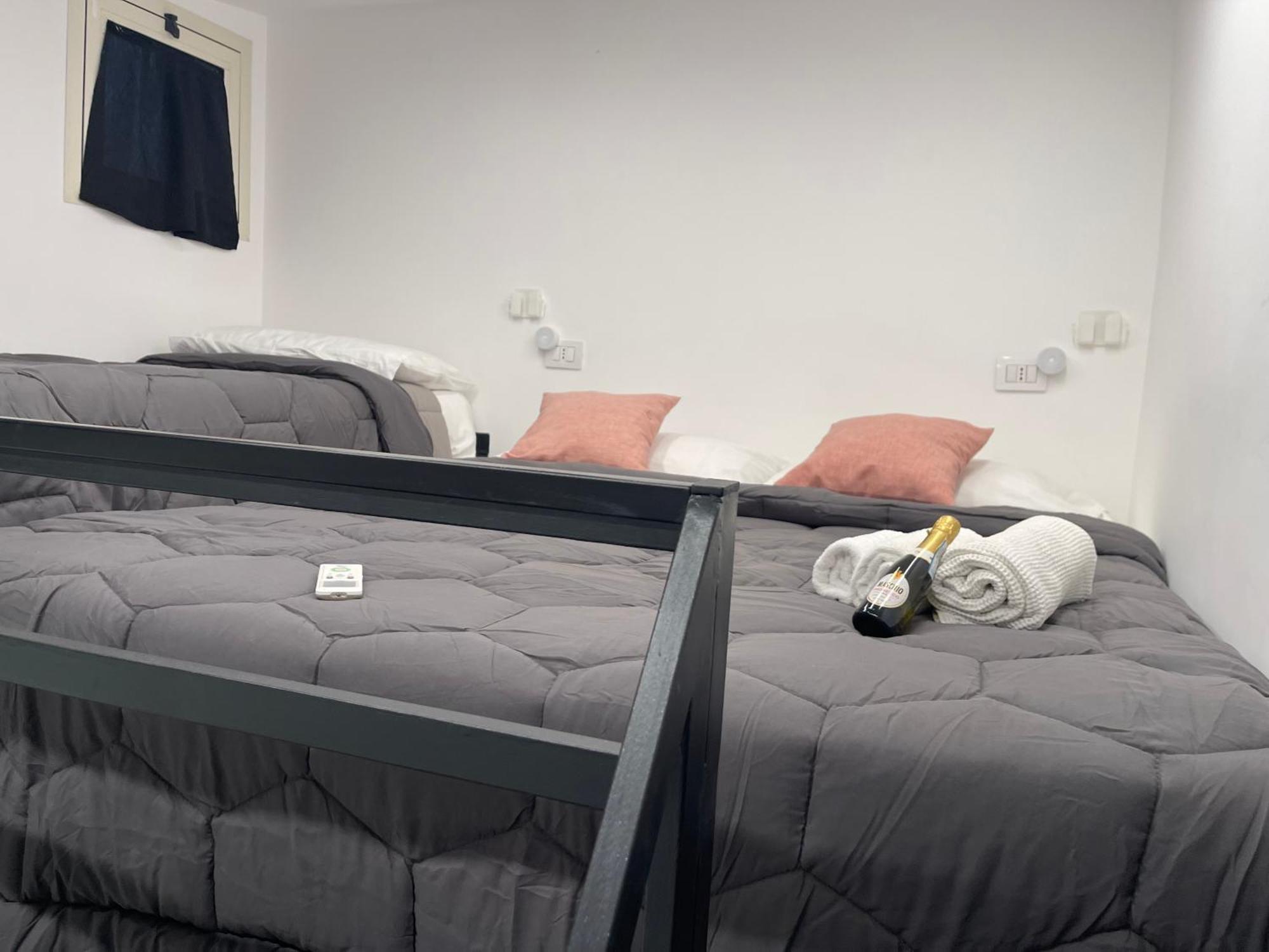 Lux House Naples Airport Hotel ภายนอก รูปภาพ