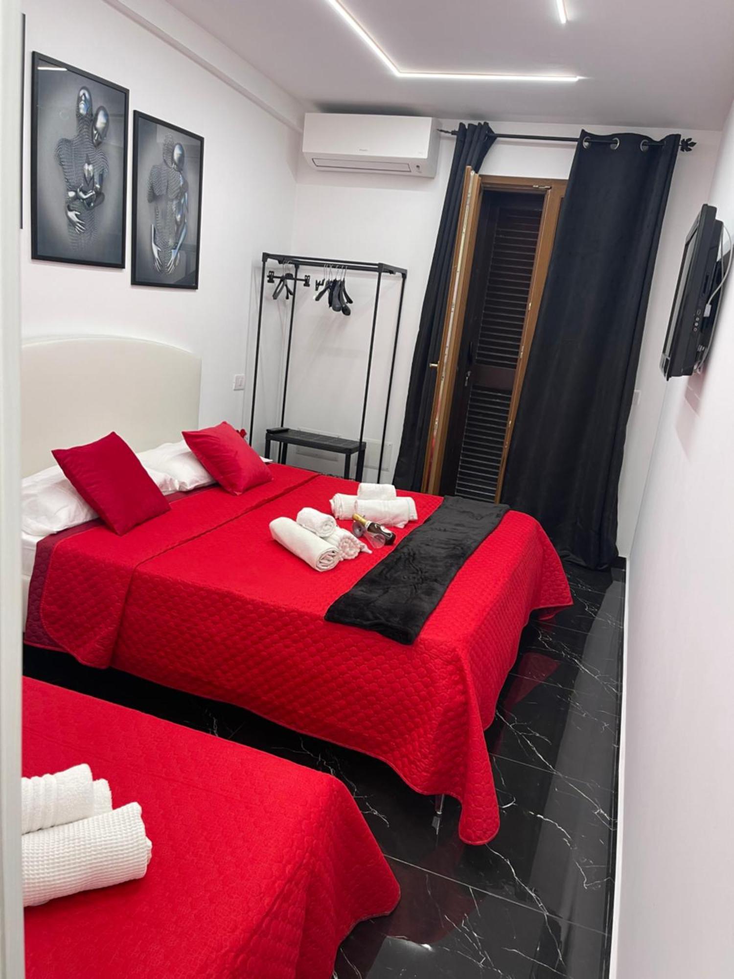 Lux House Naples Airport Hotel ภายนอก รูปภาพ