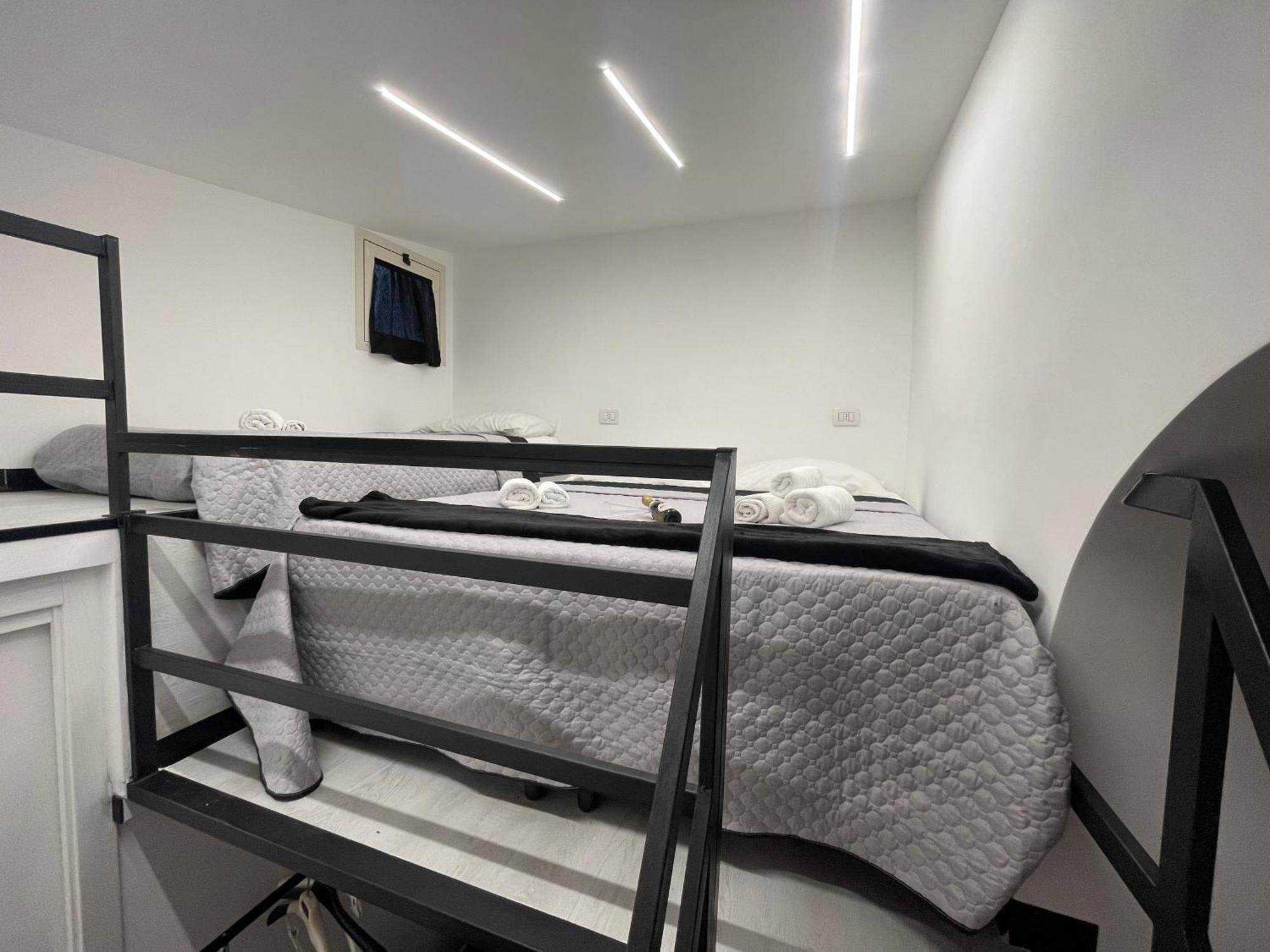 Lux House Naples Airport Hotel ภายนอก รูปภาพ