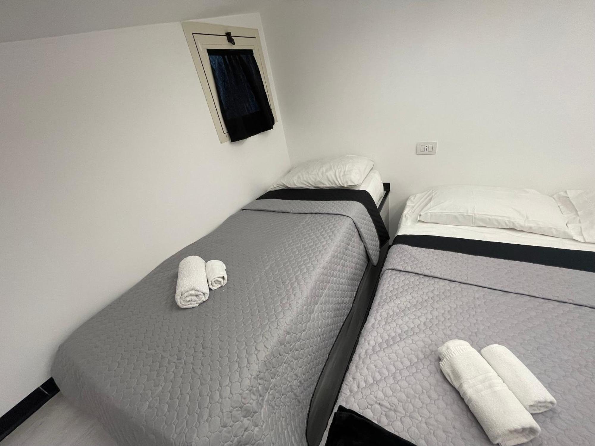 Lux House Naples Airport Hotel ภายนอก รูปภาพ