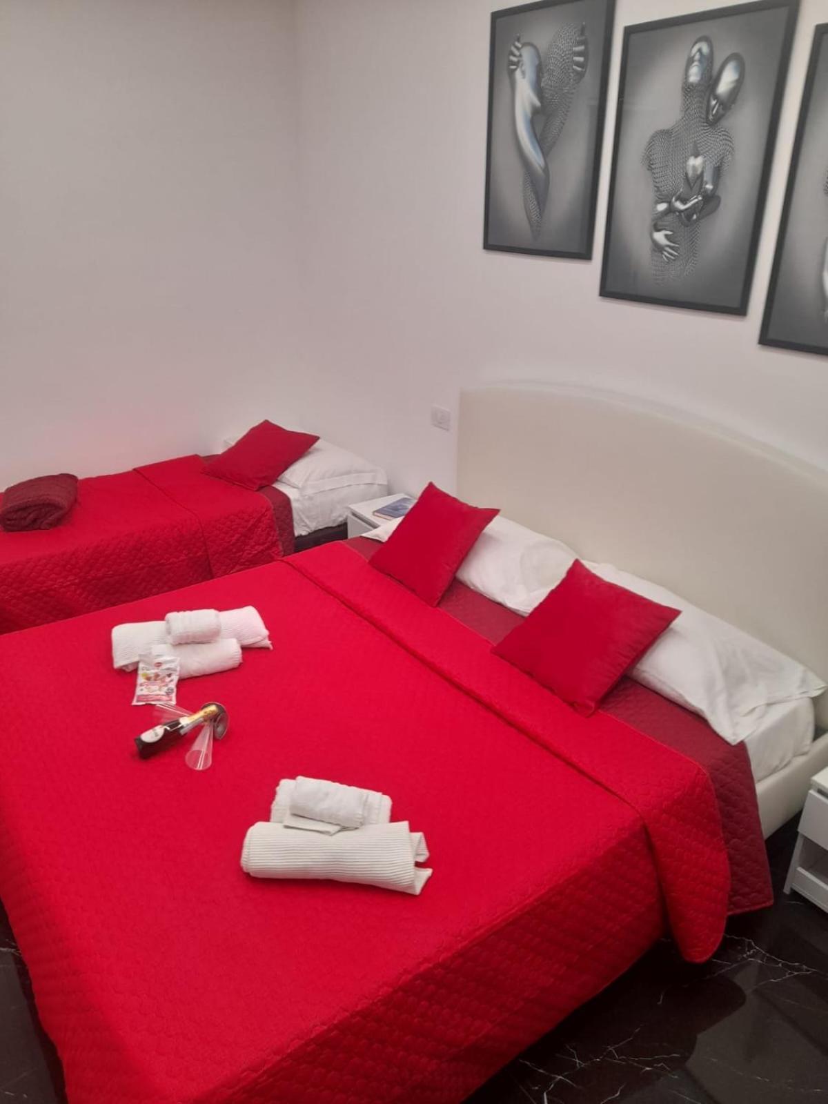 Lux House Naples Airport Hotel ภายนอก รูปภาพ