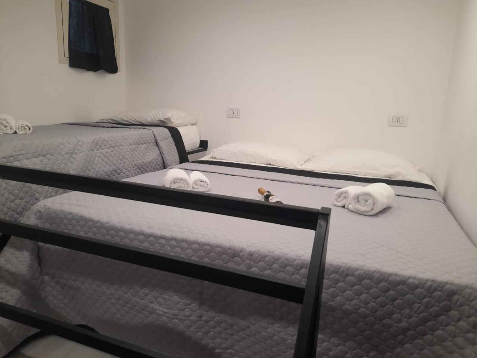 Lux House Naples Airport Hotel ภายนอก รูปภาพ