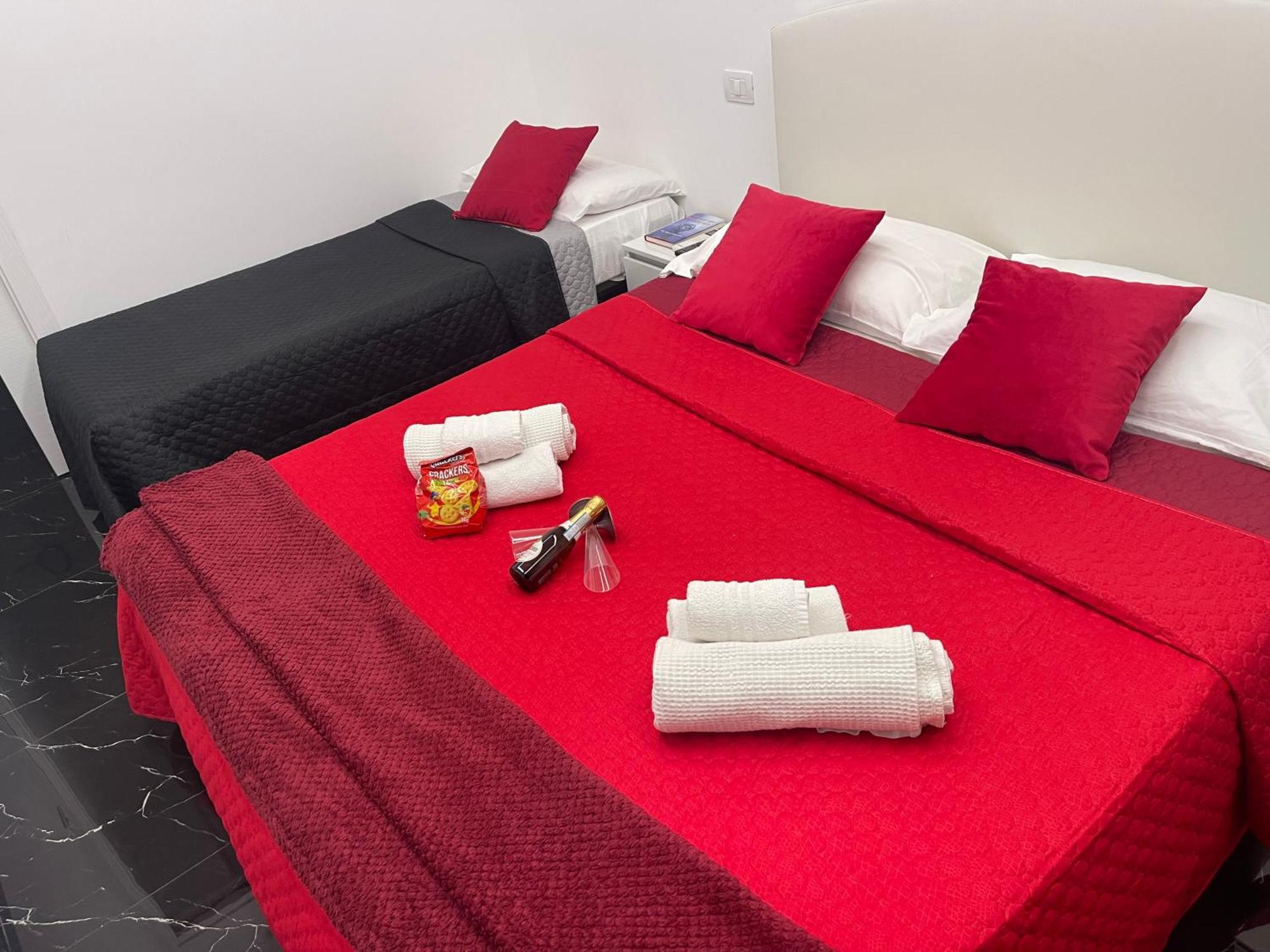Lux House Naples Airport Hotel ภายนอก รูปภาพ