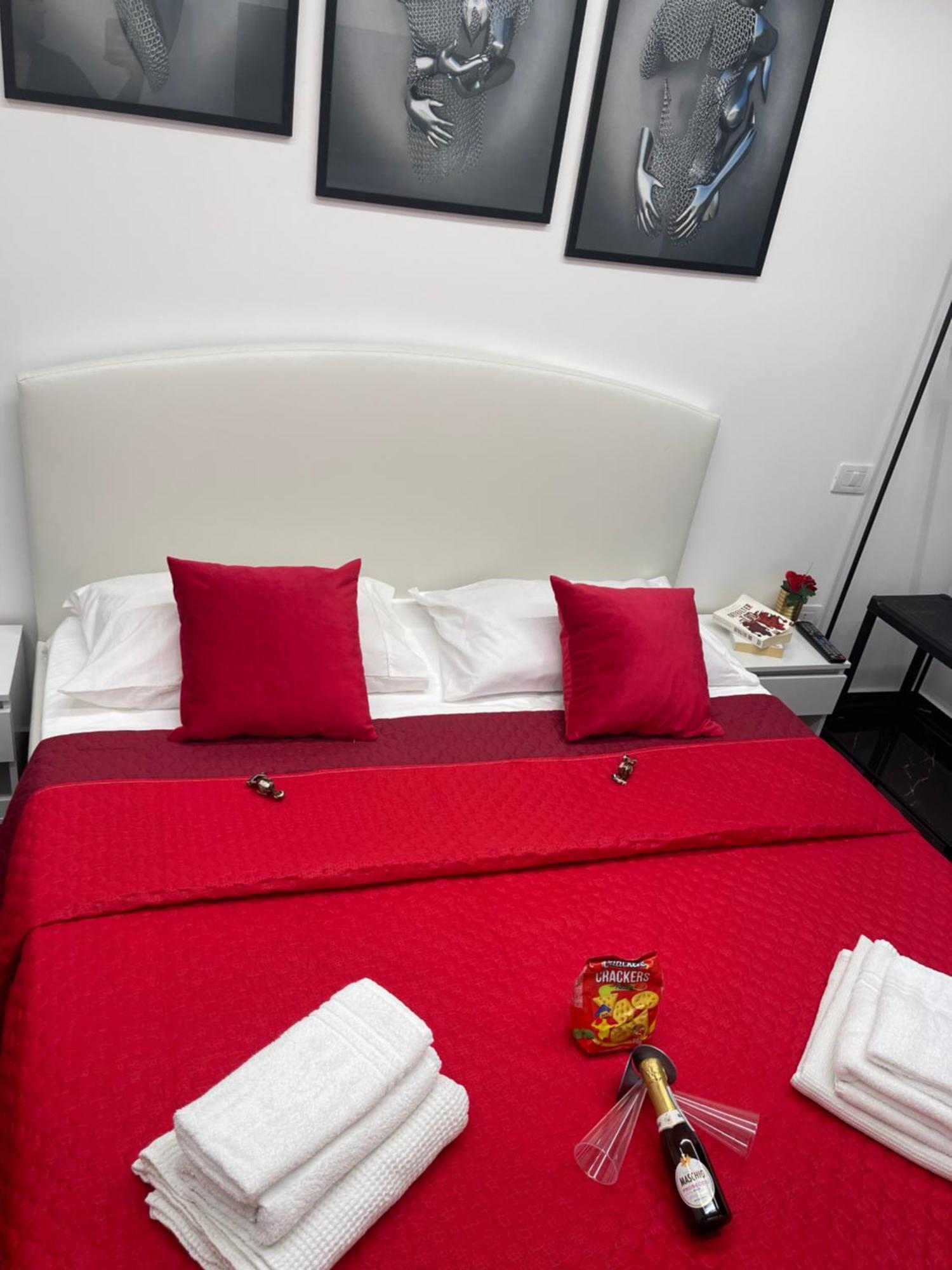 Lux House Naples Airport Hotel ภายนอก รูปภาพ