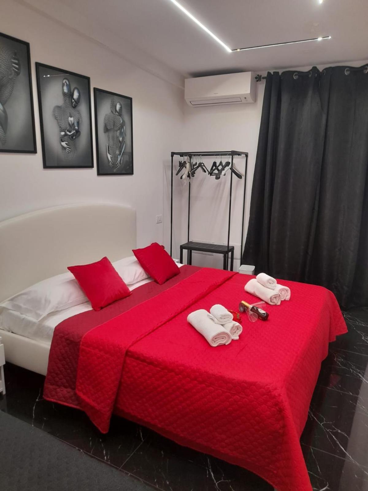 Lux House Naples Airport Hotel ภายนอก รูปภาพ